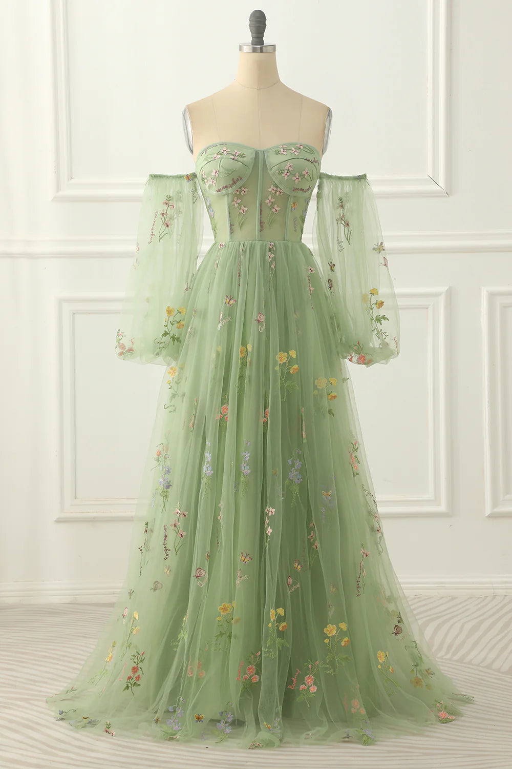 Robe de bal trapèze en tulle vert à épaules dénudées