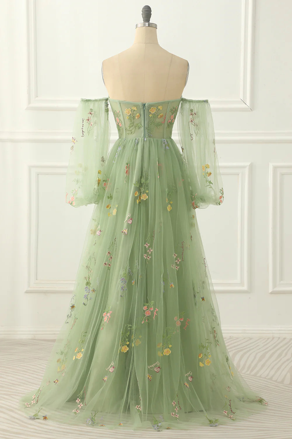 Robe de bal trapèze en tulle vert à épaules dénudées