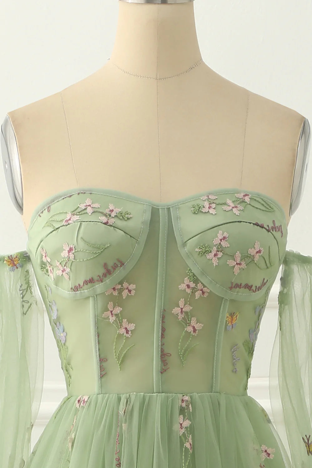 Robe de bal trapèze en tulle vert à épaules dénudées