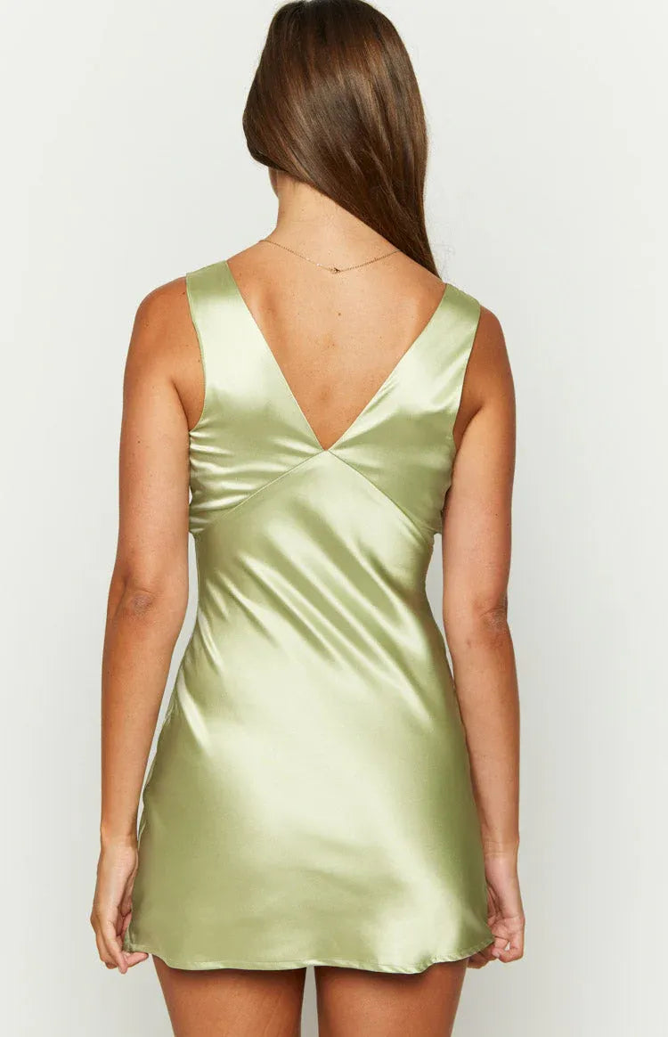 Wide Straps V Neck Short Graduation Party Homecoming Dresses Backless Sleeveless Pleats Formal Sexy Short Cocktail Dresses for Women