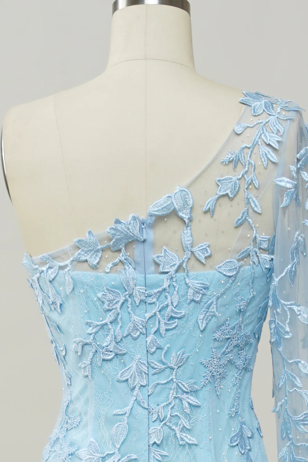 Vestido de fiesta de sirena azul cielo con un solo hombro y apliques