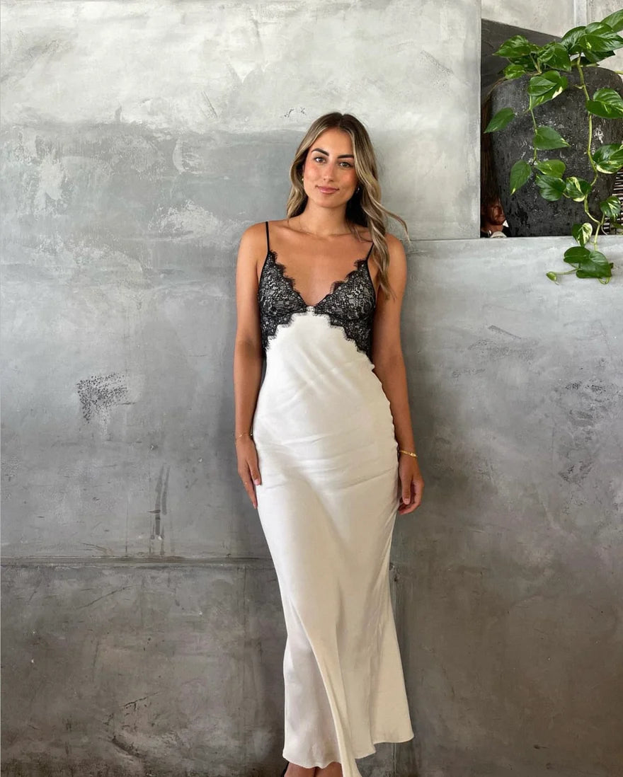 Weitese Dress Spaghetti Straps White and Black Lace V-neck Sleeveless Mermaid Floor Length Prom Dress