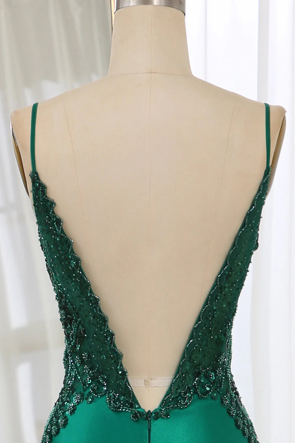 Vestido de fiesta verde oscuro con lentejuelas, corte sirena, espalda descubierta y apliques de cuentas