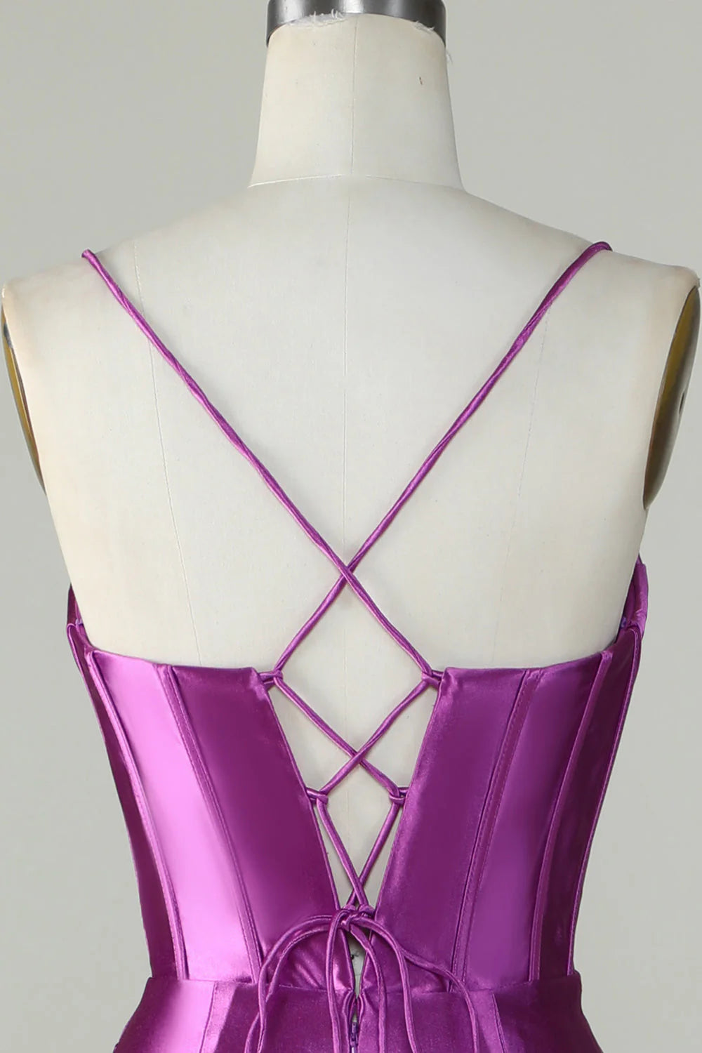 Vestido de fiesta largo de sirena con tirantes finos y abertura