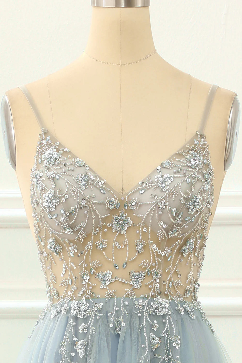 Robe de bal trapèze en tulle perlé bleu scintillant