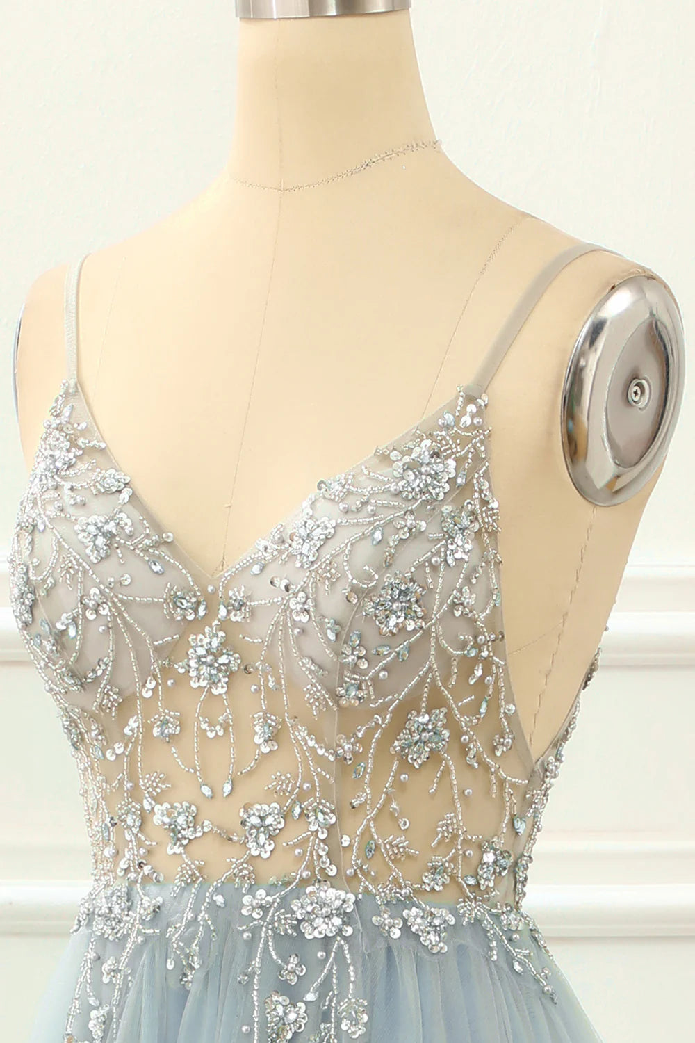 Robe de bal trapèze en tulle perlé bleu scintillant