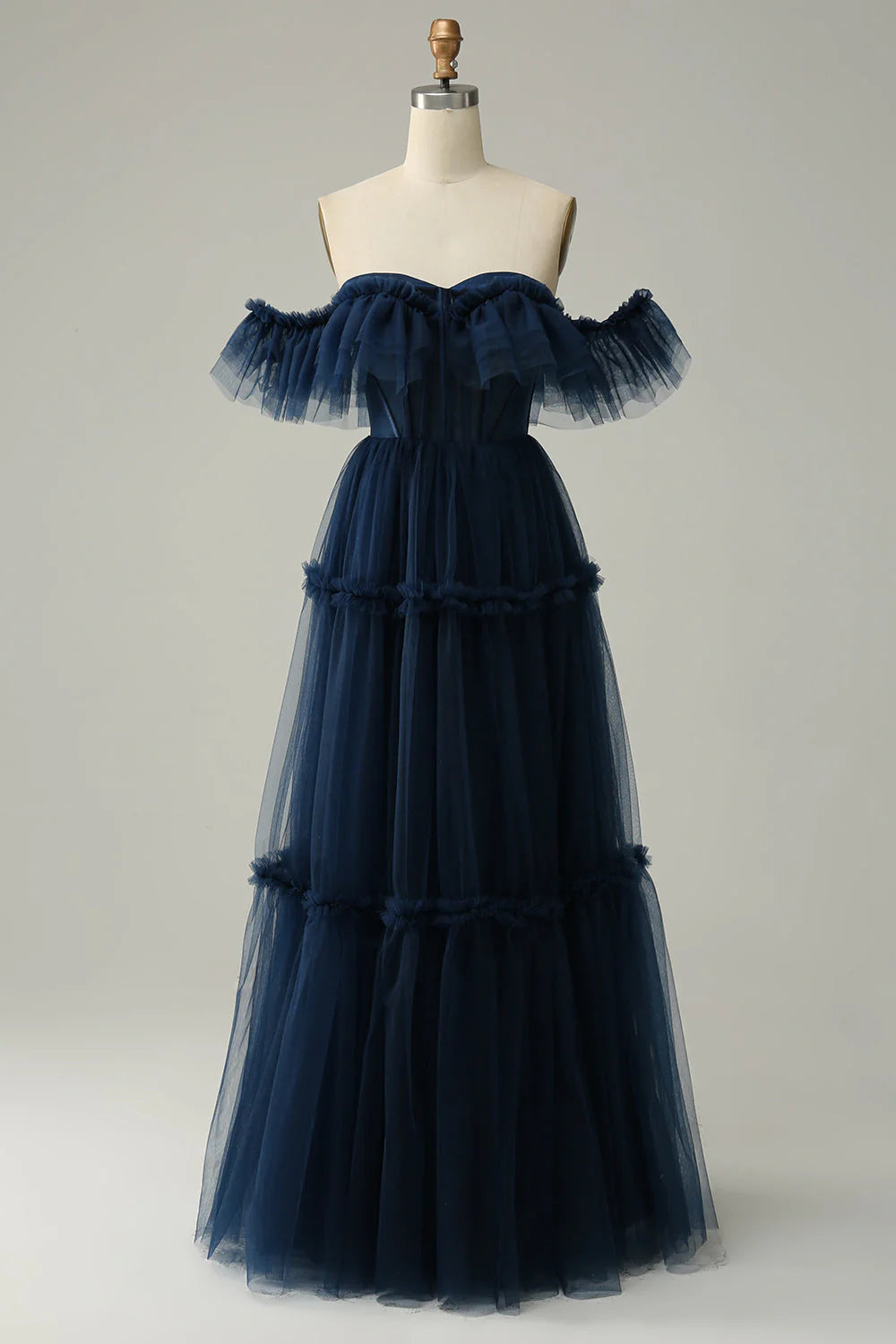Robe de bal longue en tulle à épaules dénudées et décolleté en cœur