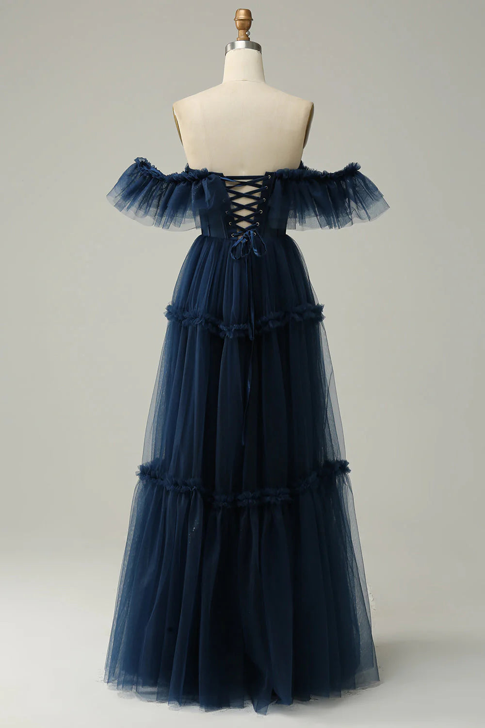 Robe de bal longue en tulle à épaules dénudées et décolleté en cœur