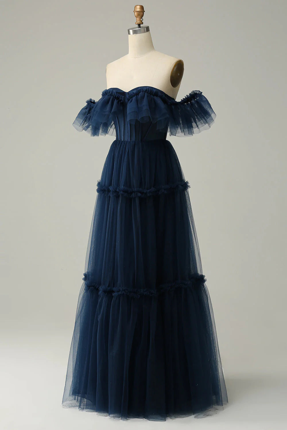 Robe de bal longue en tulle à épaules dénudées et décolleté en cœur