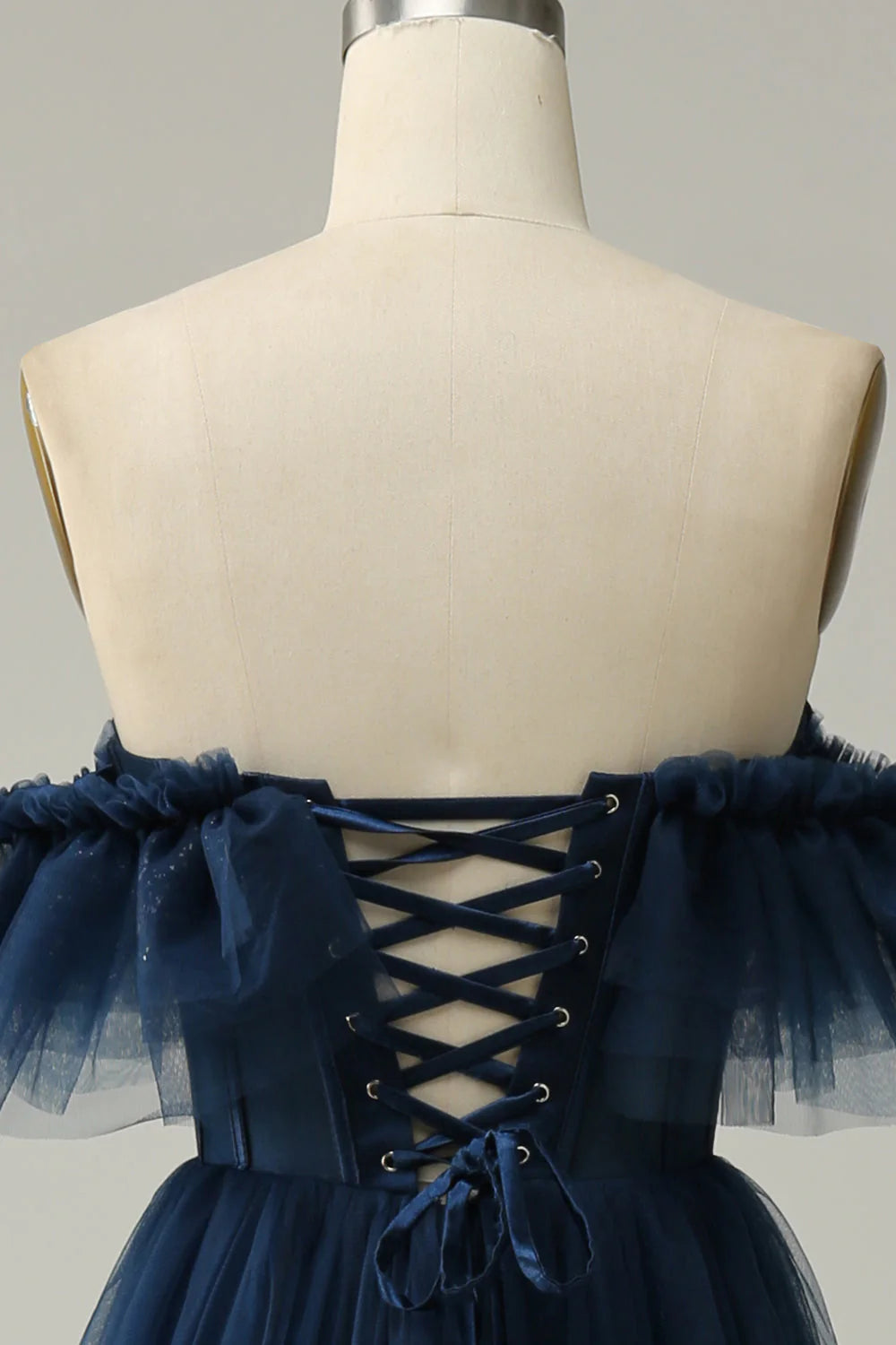 Robe de bal longue en tulle à épaules dénudées et décolleté en cœur