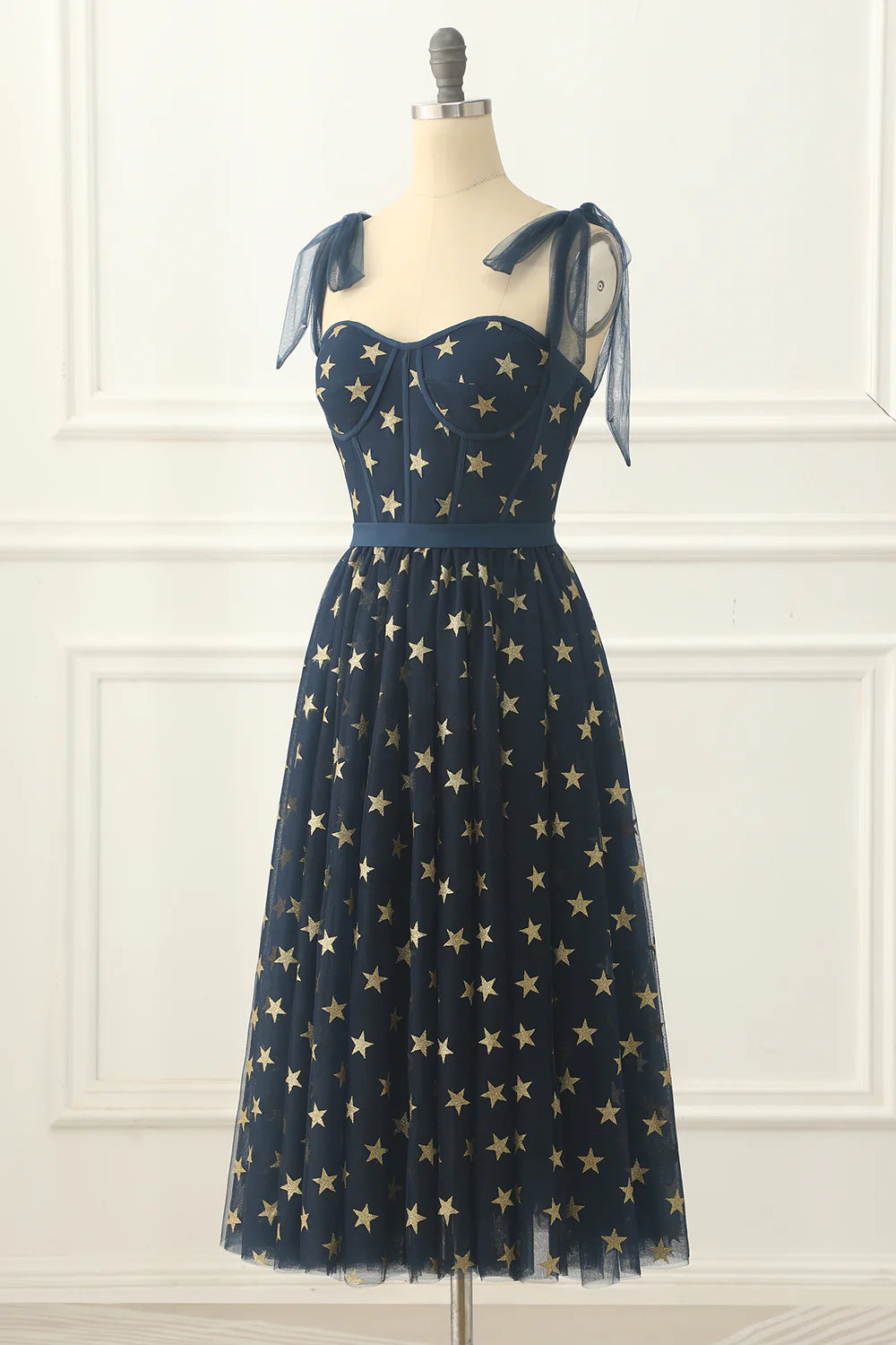 Robe de bal mi-longue en tulle bleu marine avec étoiles