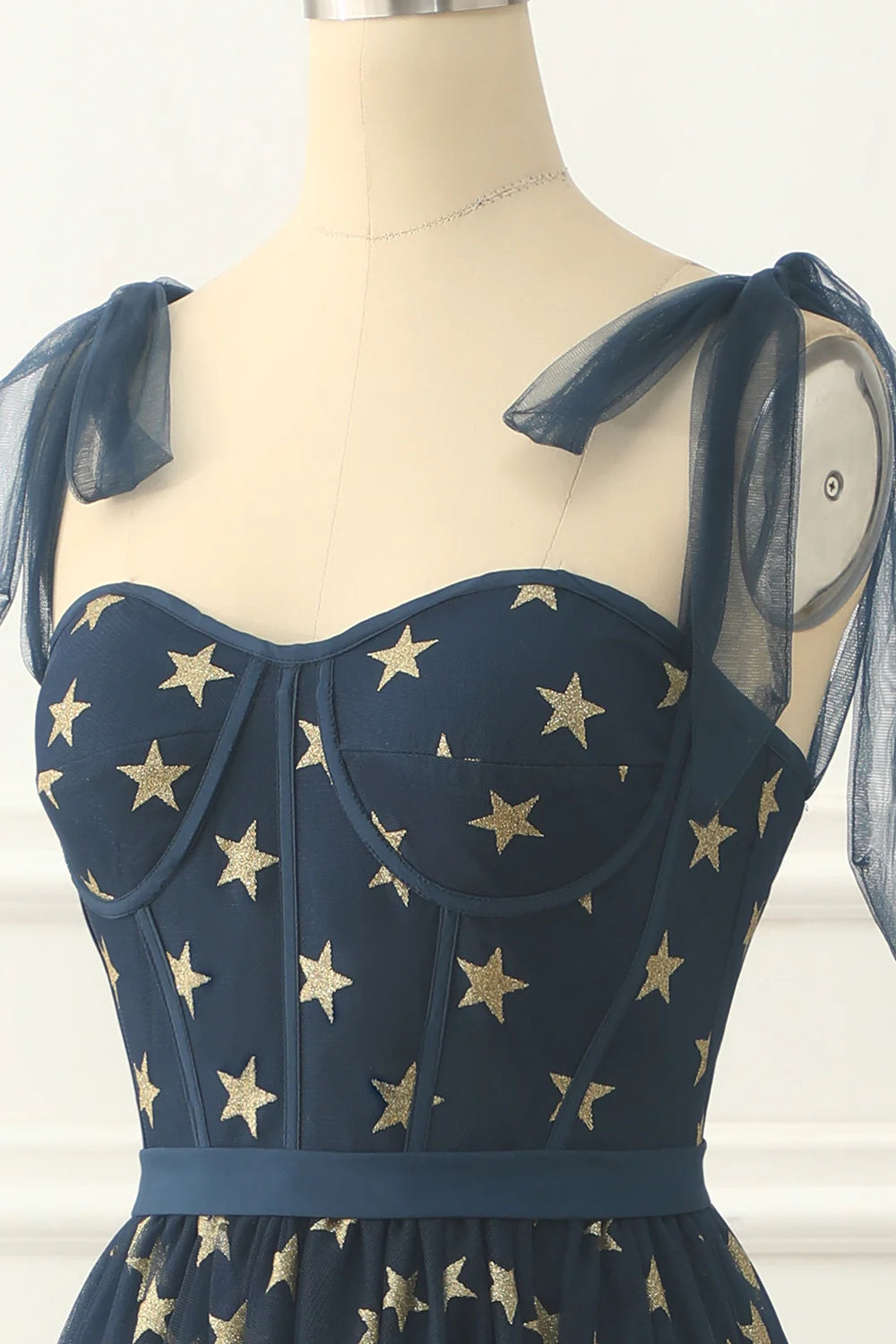 Robe de bal mi-longue en tulle bleu marine avec étoiles