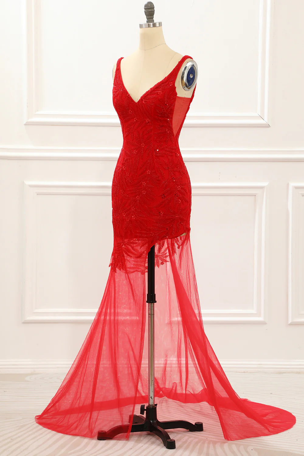 Robe de bal asymétrique rouge avec broderie