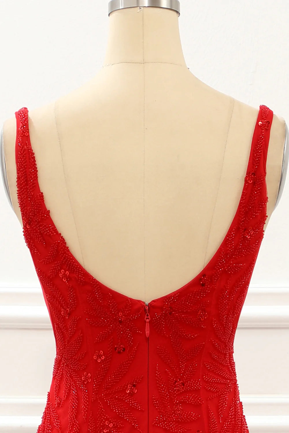 Robe de bal asymétrique rouge avec broderie