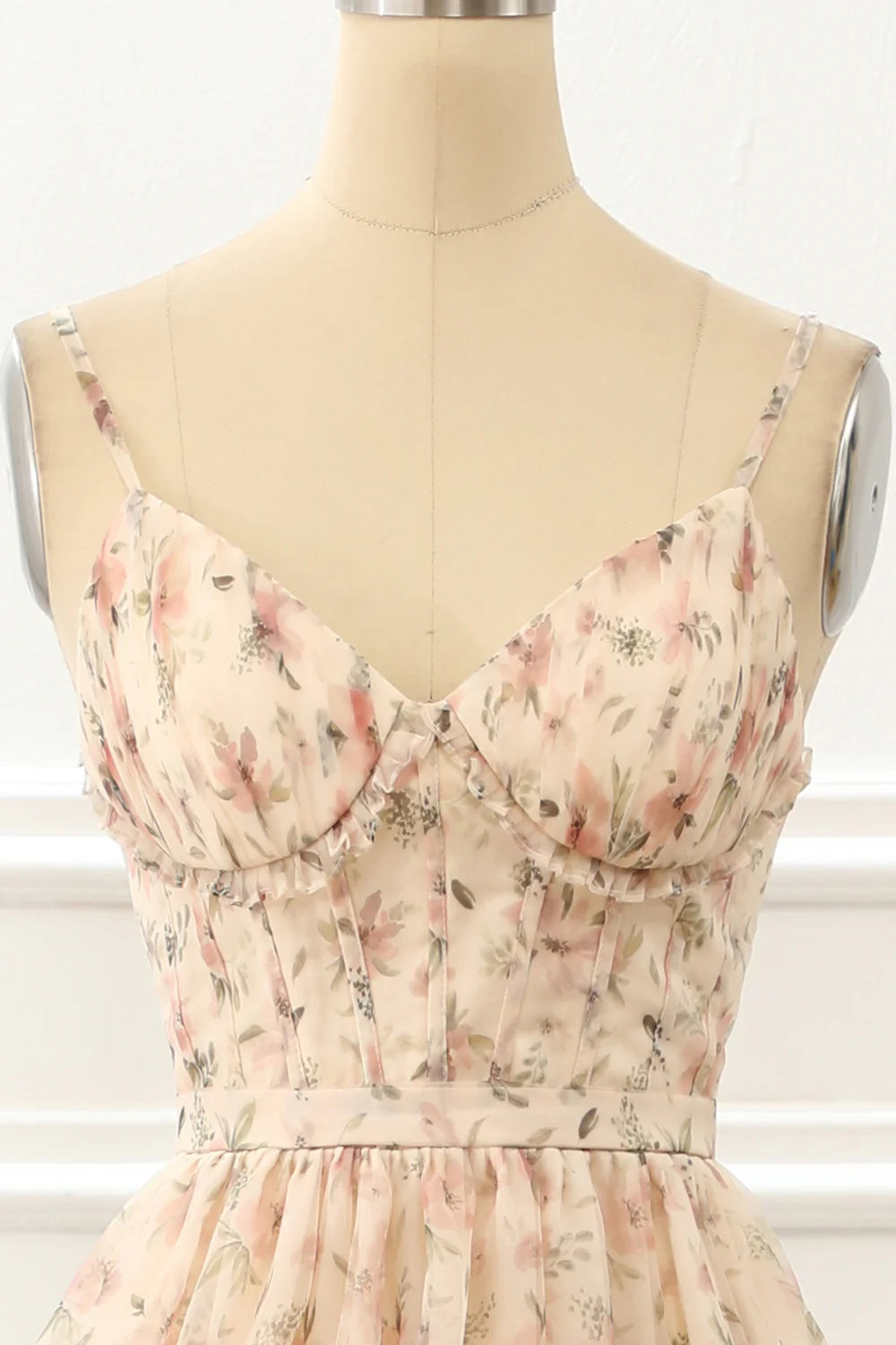 Vestido de fiesta con tirantes finos, estampado en forma de A y abertura en capas