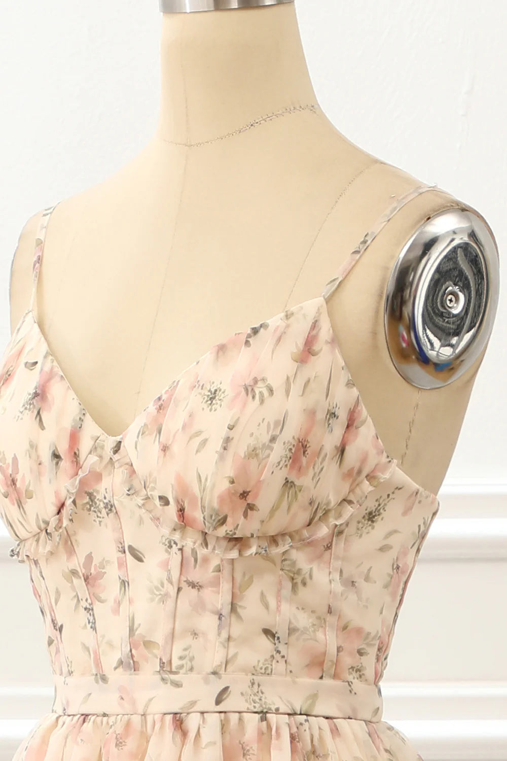 Vestido de fiesta con tirantes finos, estampado en forma de A y abertura en capas