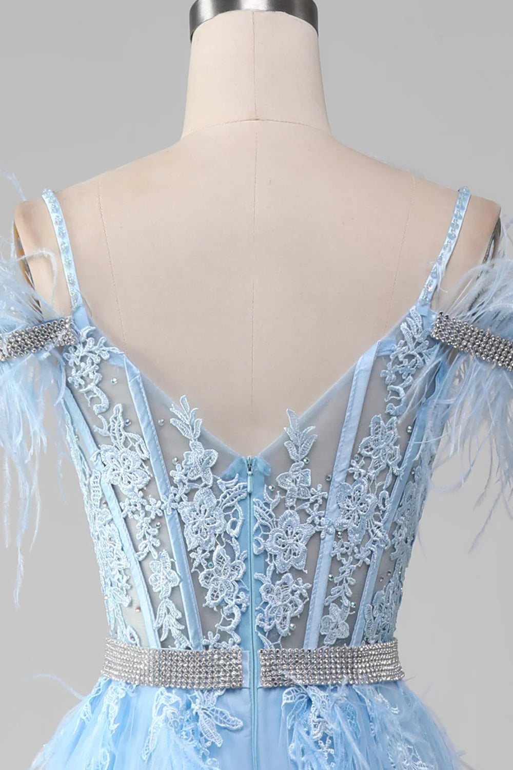 Robe de bal trapèze bleu clair avec corset et strass et appliques