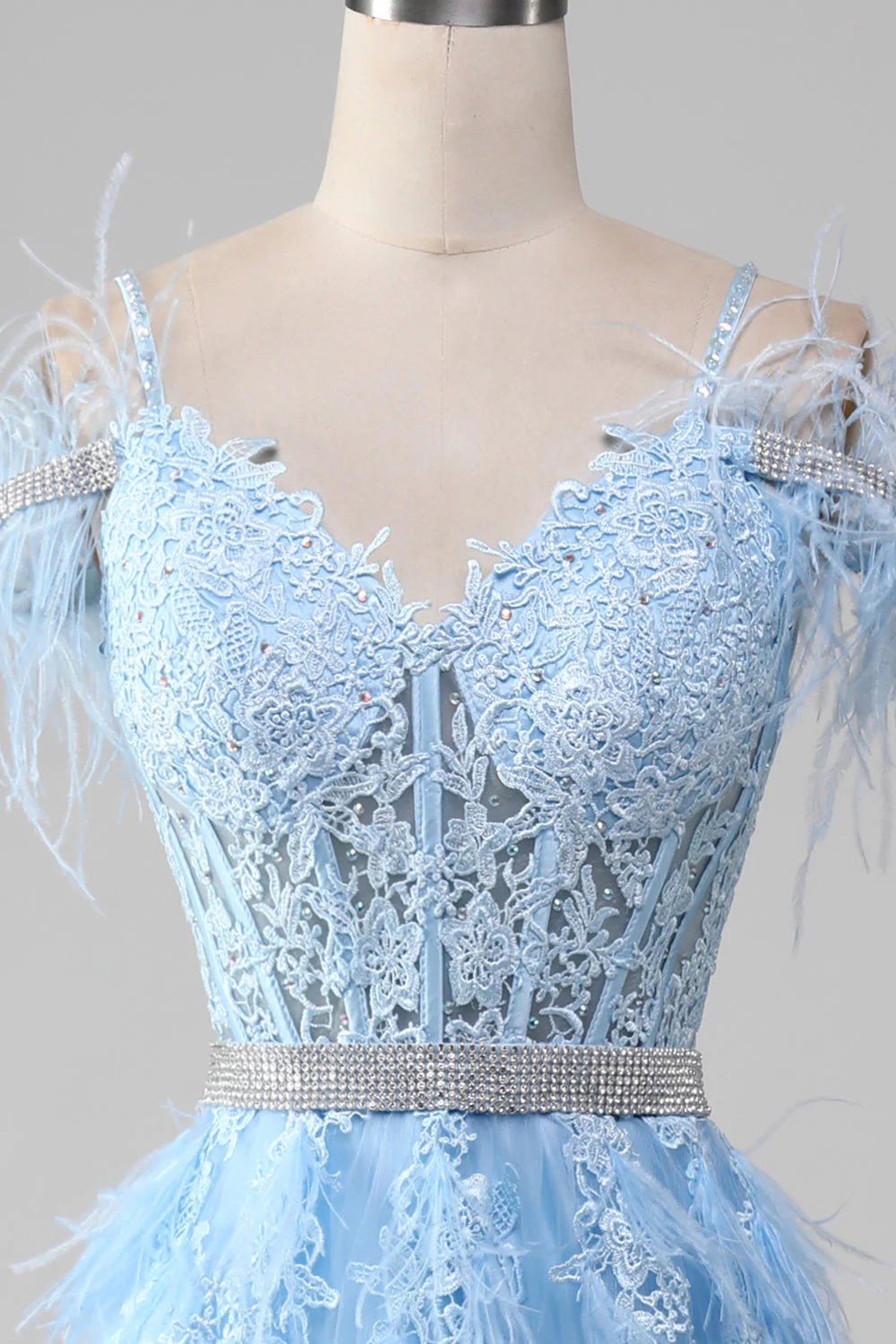 Robe de bal trapèze bleu clair avec corset et strass et appliques