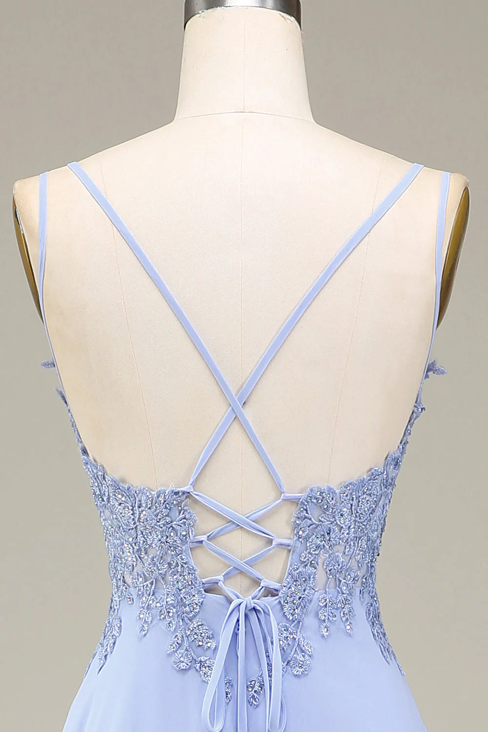 Robe de bal trapèze longue à bretelles spaghetti et appliques avec fente