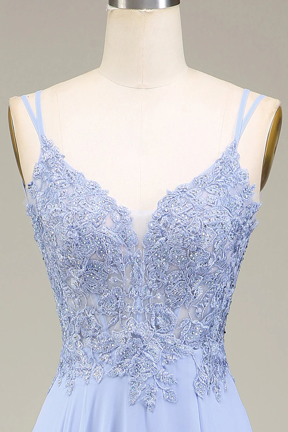 Robe de bal trapèze longue à bretelles spaghetti et appliques avec fente