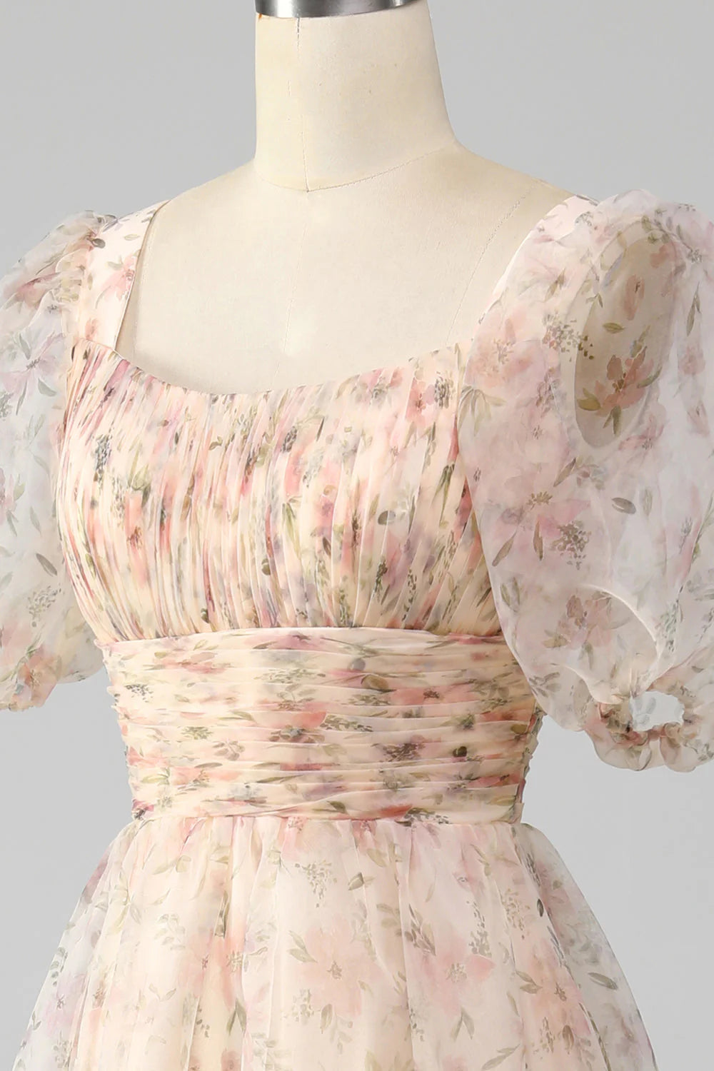 Robe de bal trapèze champagne à imprimé floral et manches bouffantes