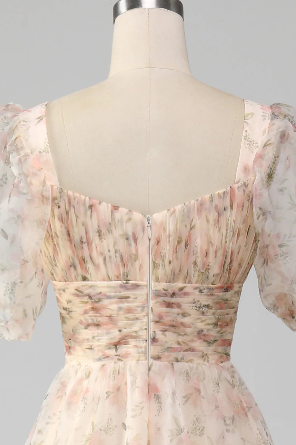 Robe de bal trapèze champagne à imprimé floral et manches bouffantes