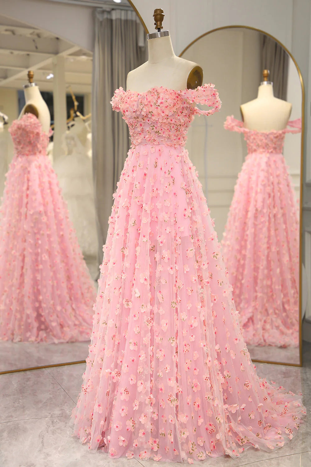 Robe de bal longue rose à épaules dénudées et coupe trapèze avec fleurs 3D