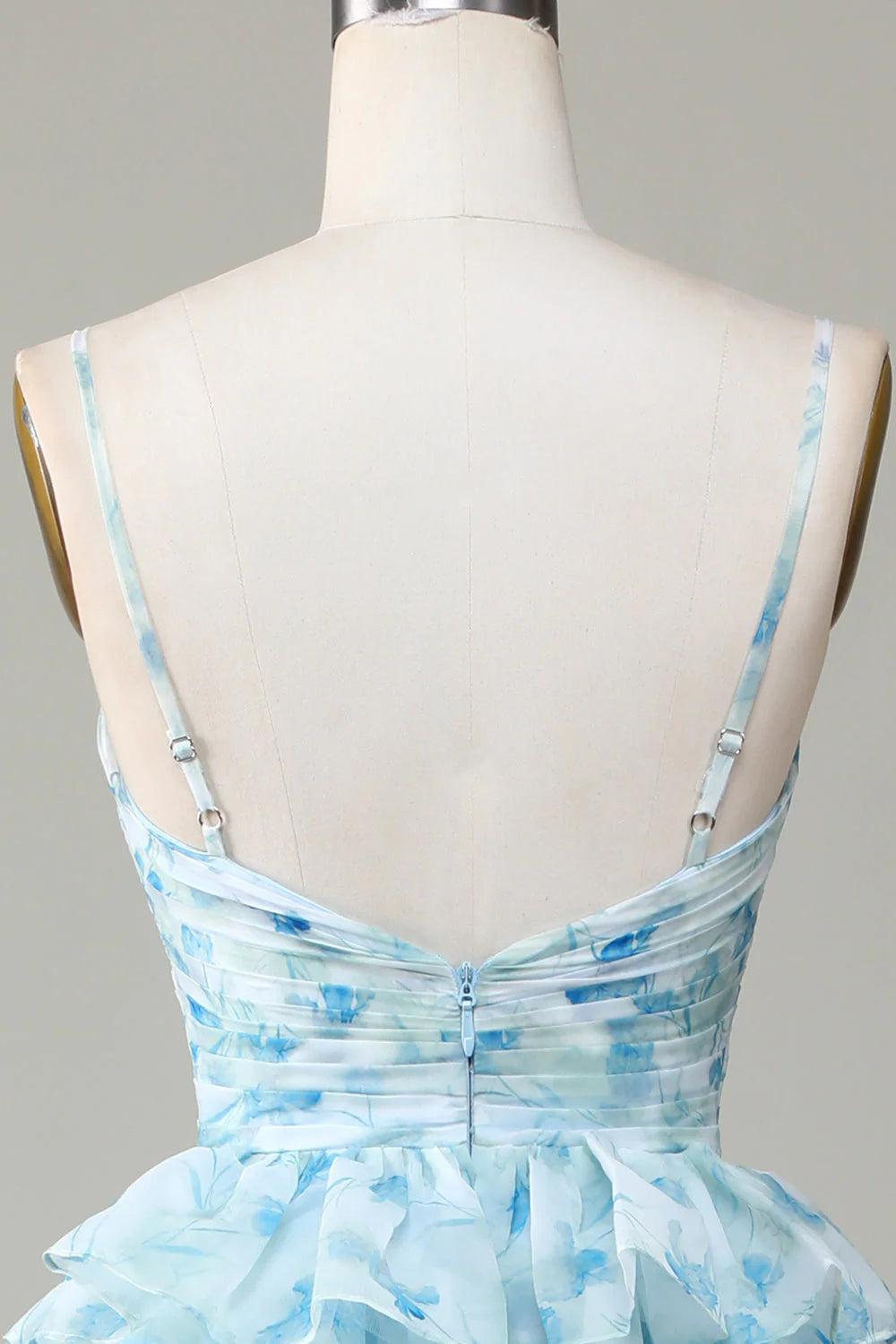 Robe de bal longue à bretelles spaghetti et coupe trapèze