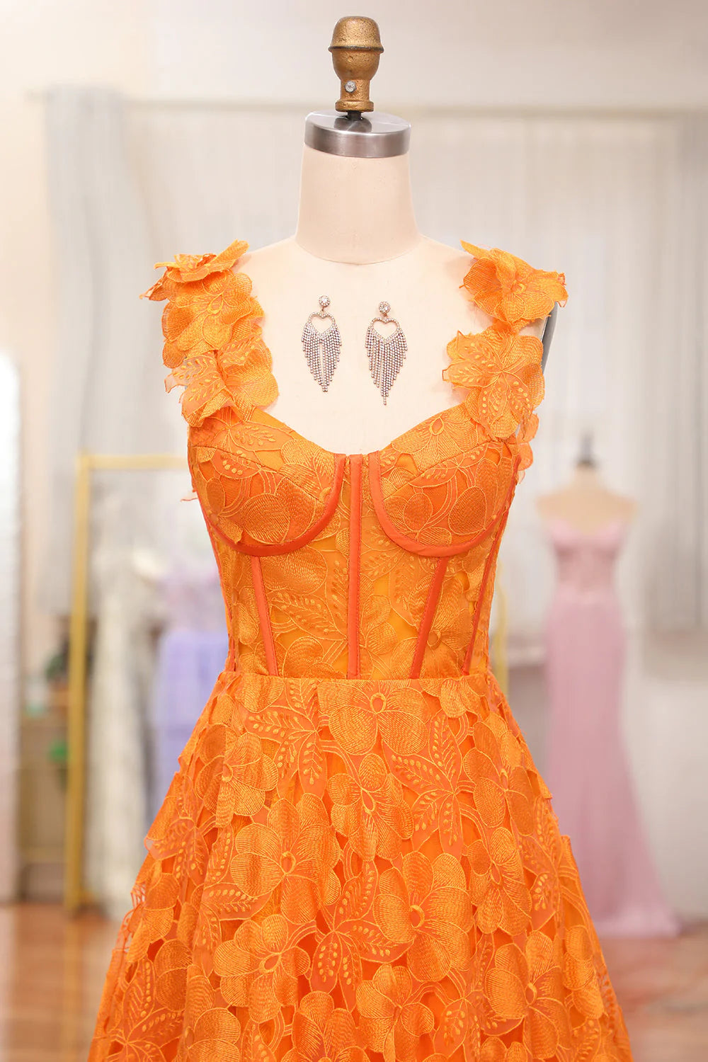 Robe de bal longue orange à bretelles spaghetti et appliques, coupe trapèze, avec fente