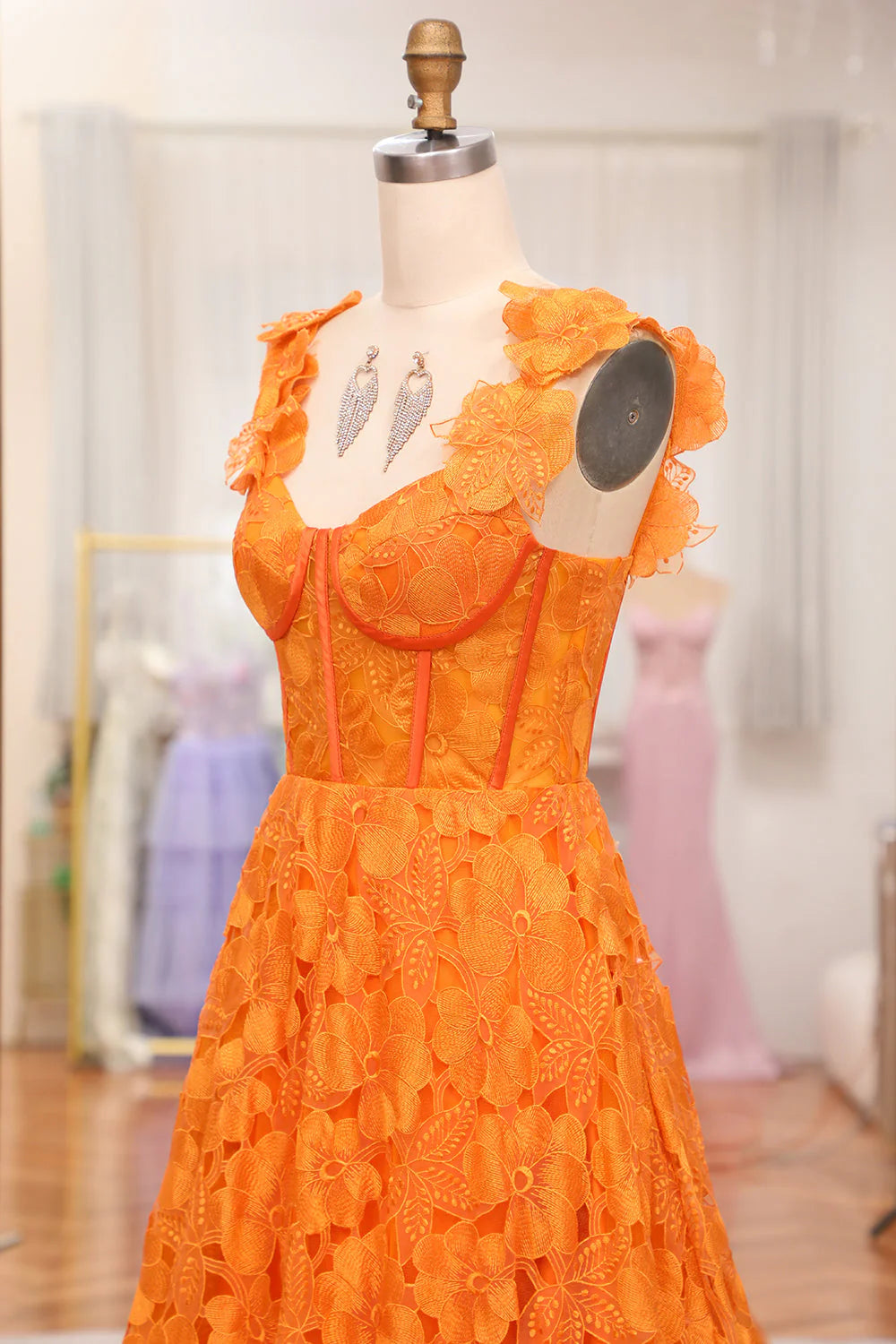 Robe de bal longue orange à bretelles spaghetti et appliques, coupe trapèze, avec fente