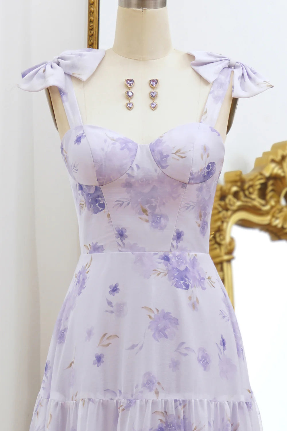 Robe de bal longue dos nu à bretelles florales et manches dénudées
