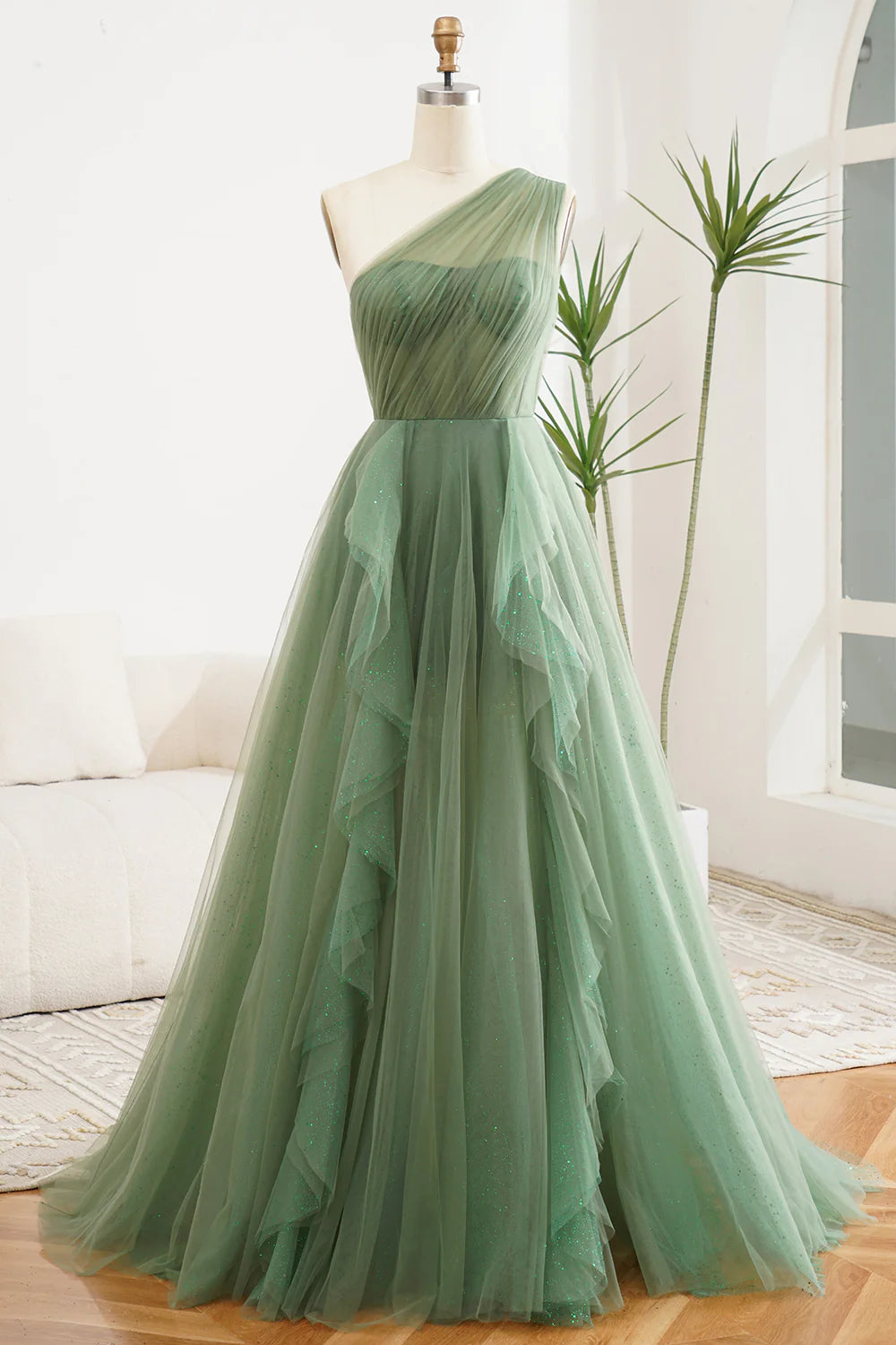 Robe de bal longue en tulle plissée à une épaule