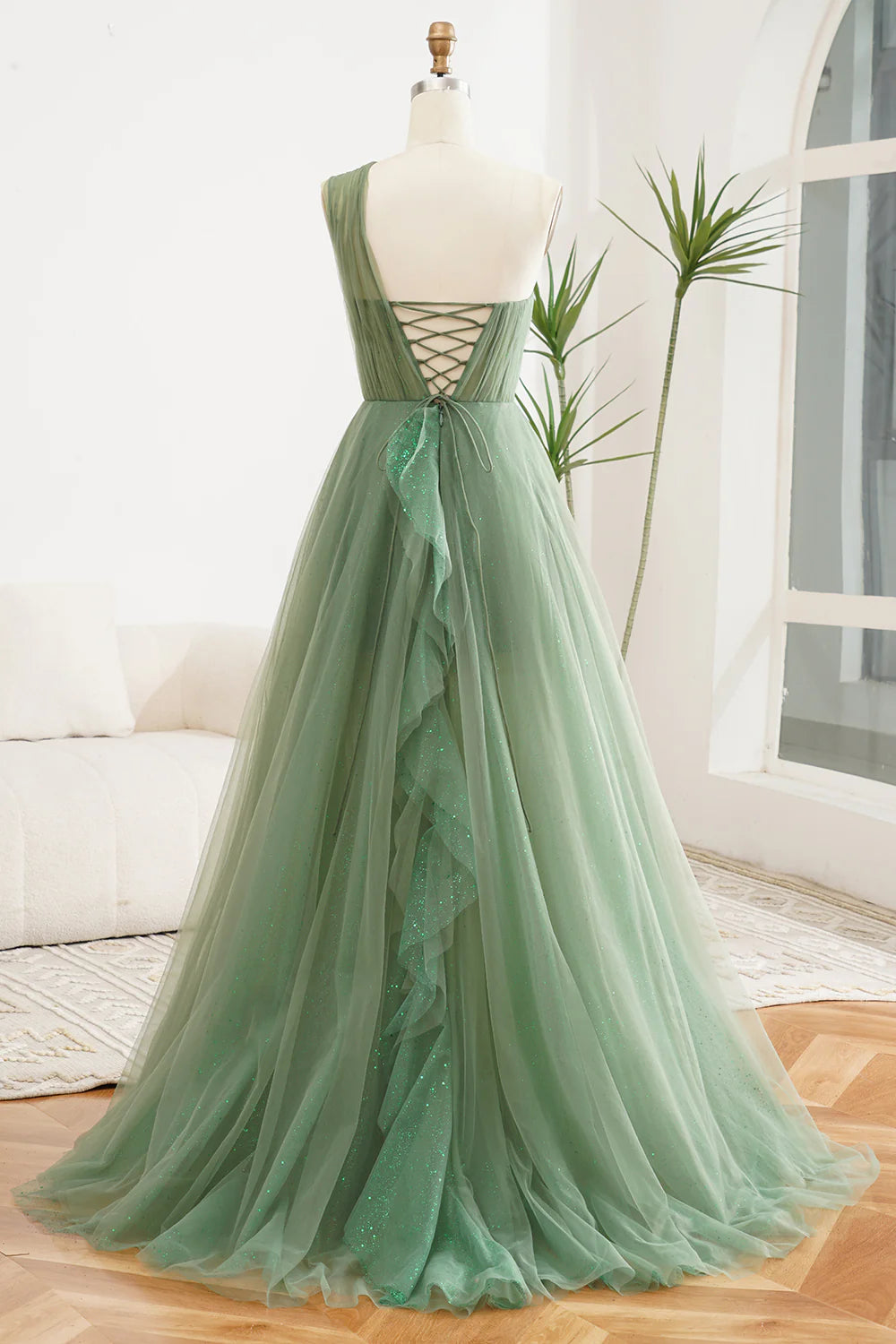 Robe de bal longue en tulle plissée à une épaule