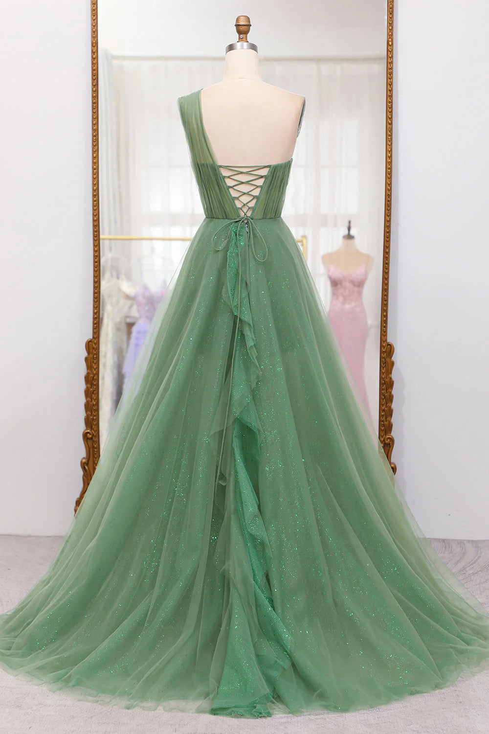 Robe de bal longue en tulle vert foncé à une épaule et paillettes