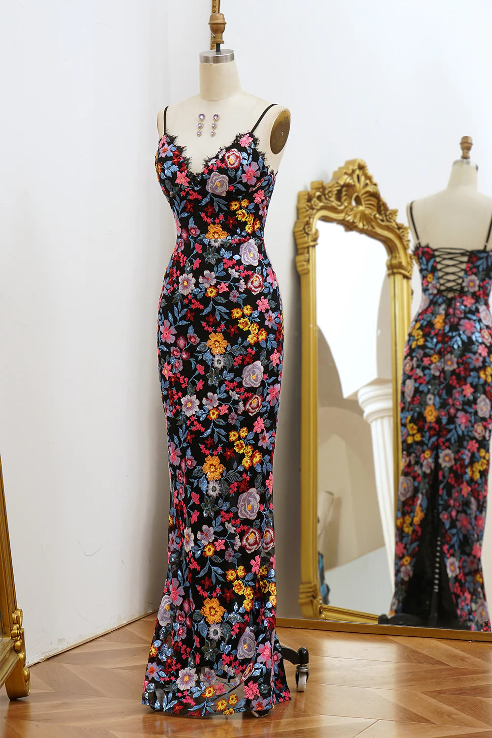 Vestido de fiesta largo de sirena con escote en V y bordado con abertura en la espalda