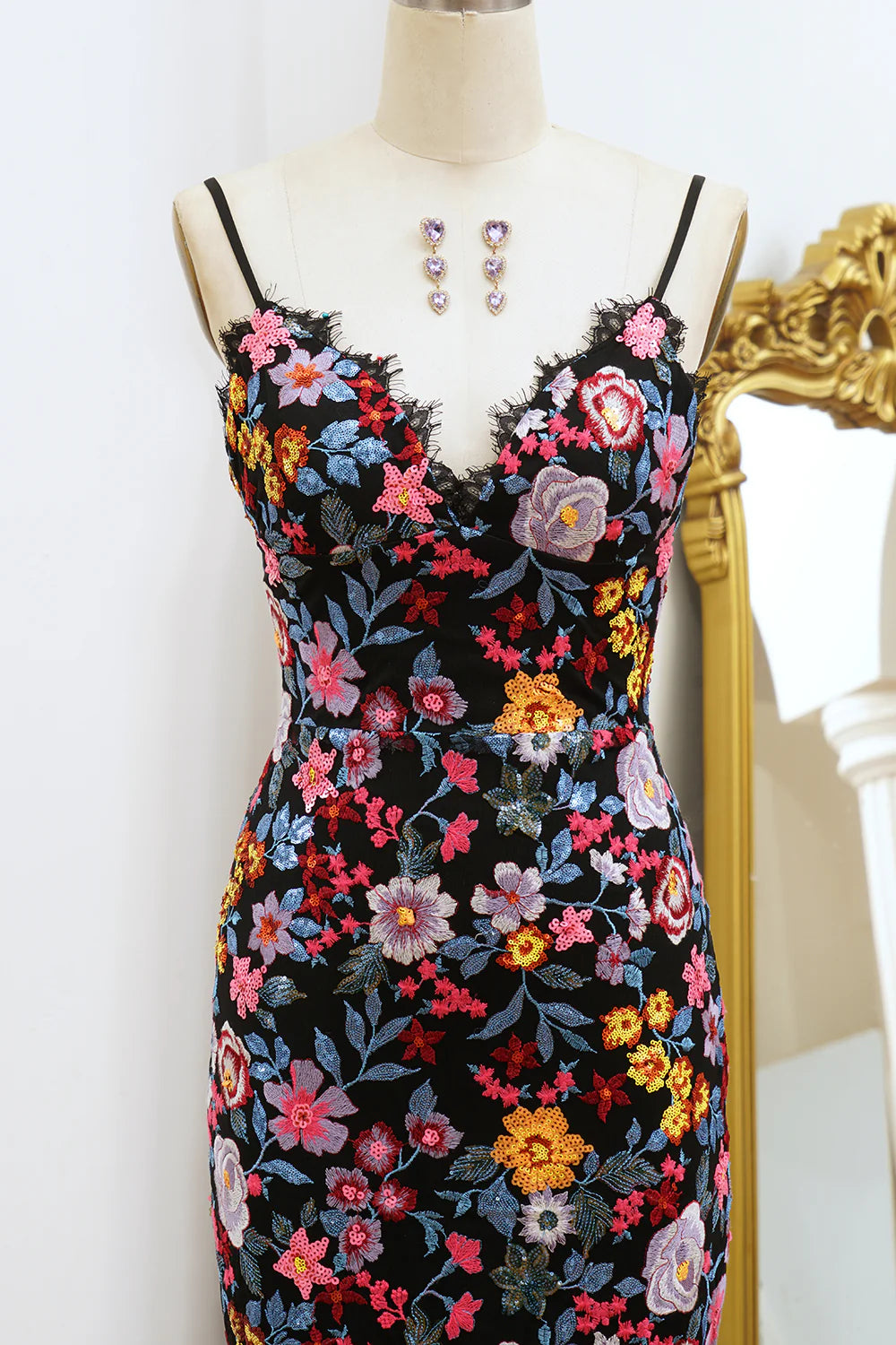 Vestido de fiesta largo de sirena con escote en V y bordado con abertura en la espalda