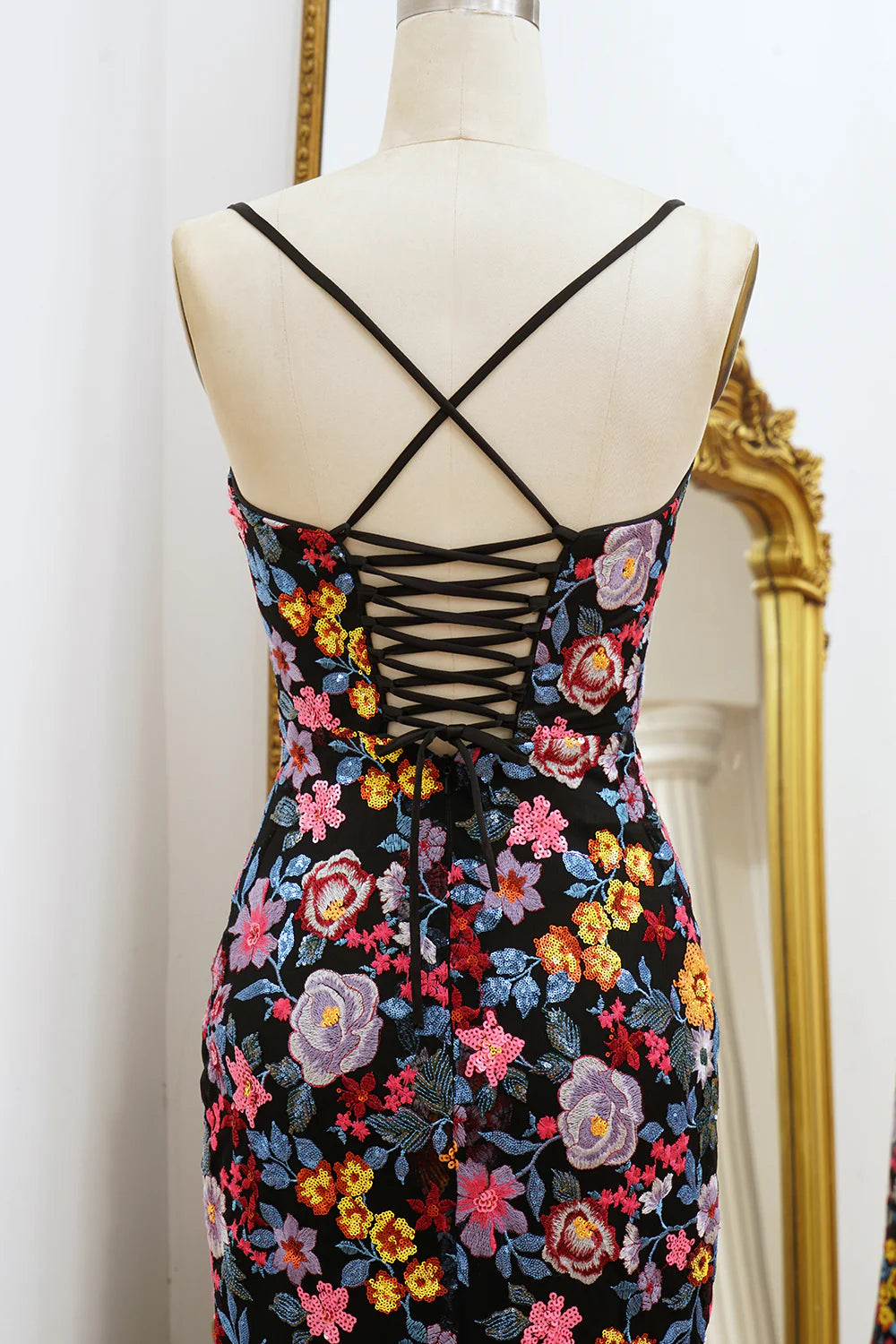 Robe de bal sirène à bretelles spaghetti et dos ouvert