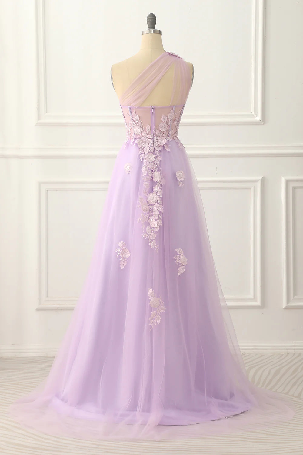 Robe de bal trapèze lavande en tulle à une épaule et appliqués