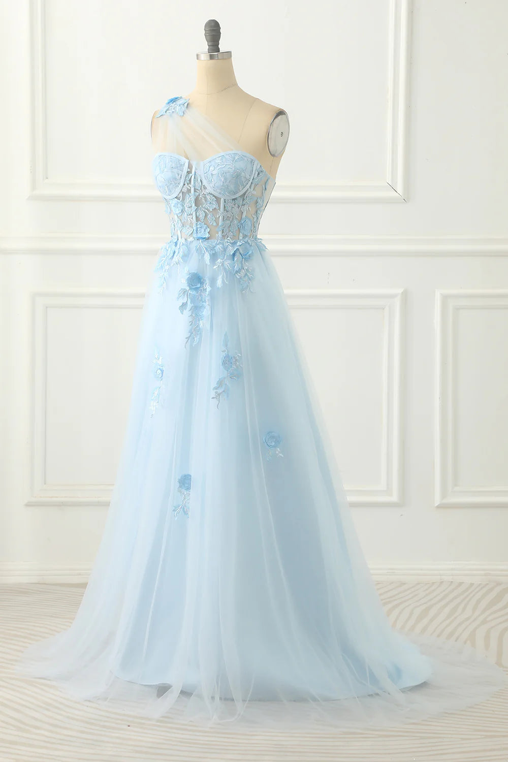 Robe de bal trapèze asymétrique en tulle bleu ciel avec appliqués