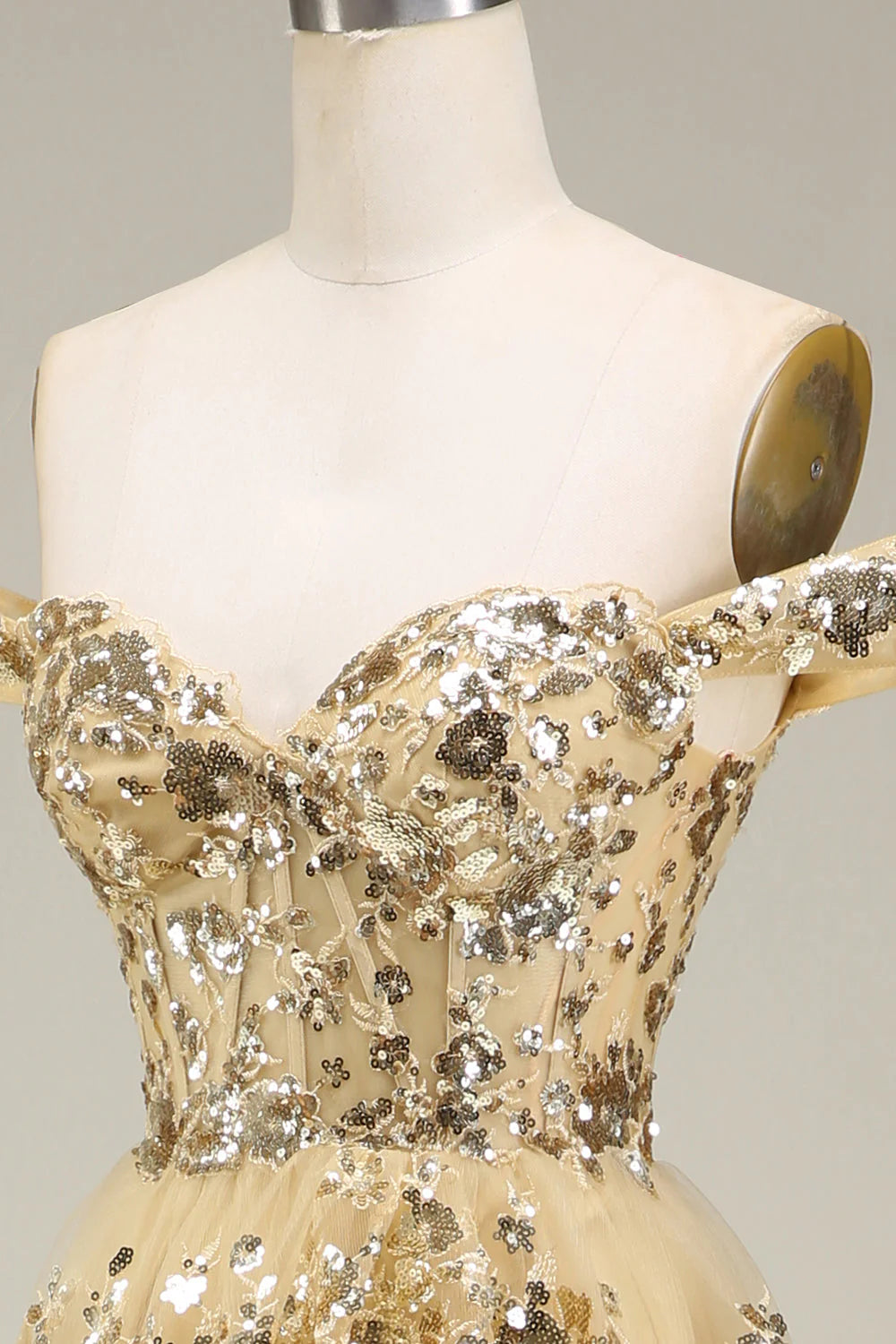 Robe de bal trapèze à paillettes et épaules dénudées avec fente