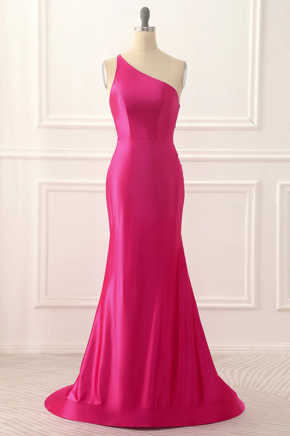 Vestido de fiesta largo de satén fucsia con un hombro al descubierto y espalda descubierta