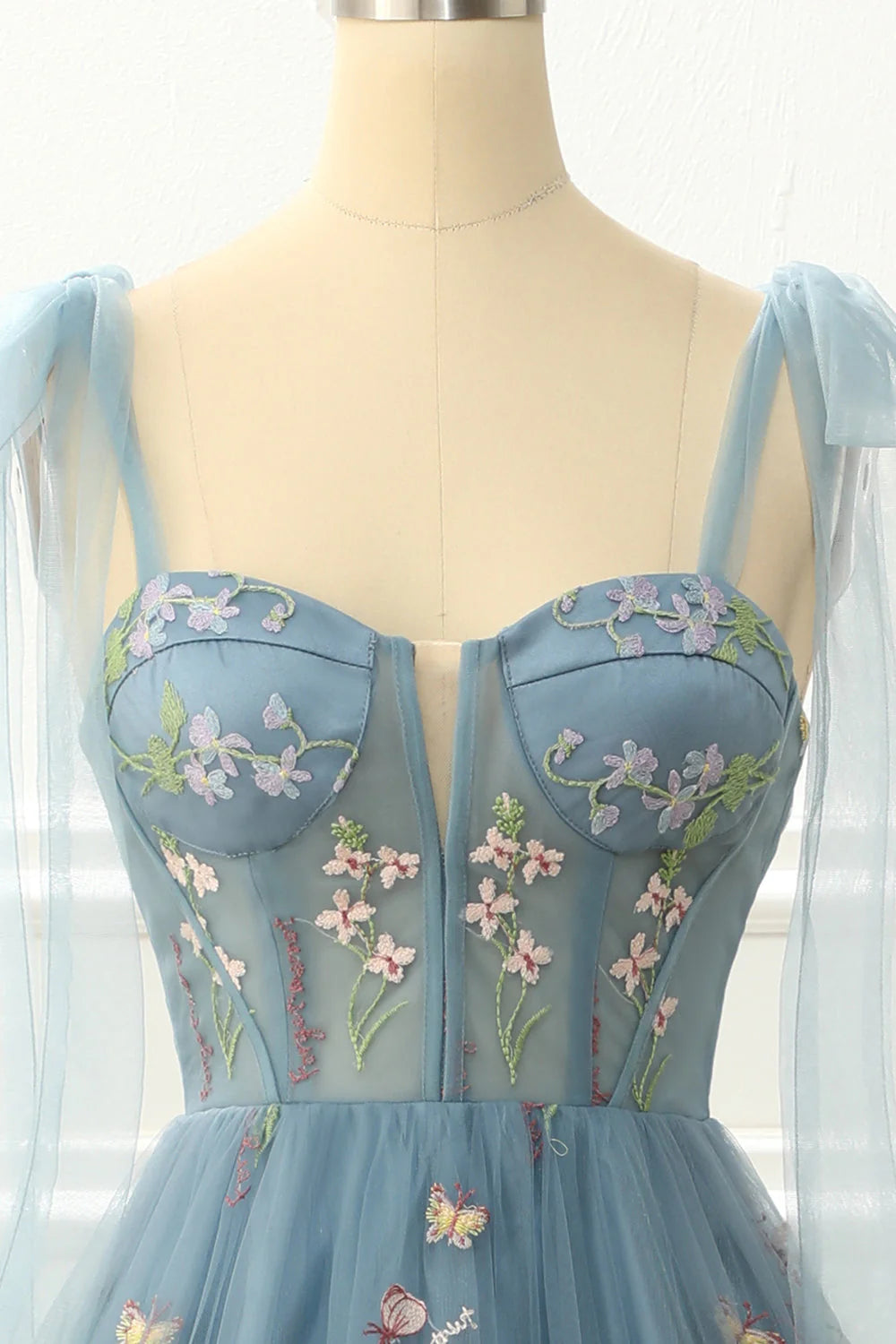 Robe de bal princesse trapèze avec broderies