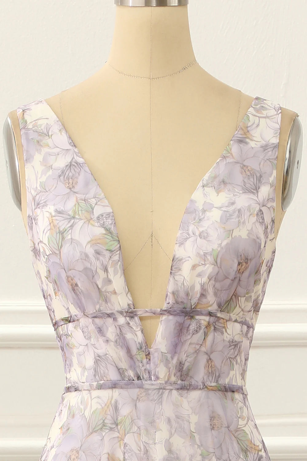 Vestido de fiesta sencillo de corte A con escote en V y espalda abierta y estampado