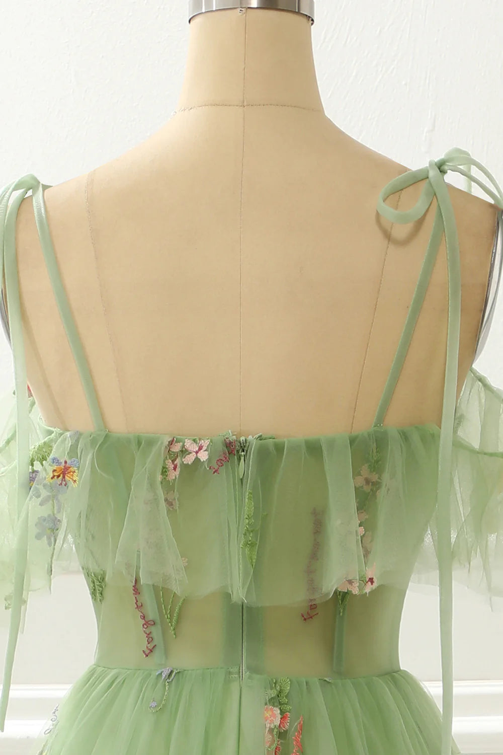 Robe de bal trapèze verte brodée forêt avec fente