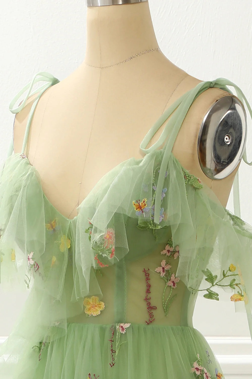 Robe de bal trapèze verte brodée forêt avec fente