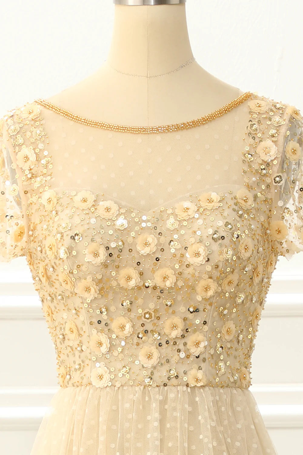 Vestido de fiesta color albaricoque de tul con lentejuelas y apliques en forma de A