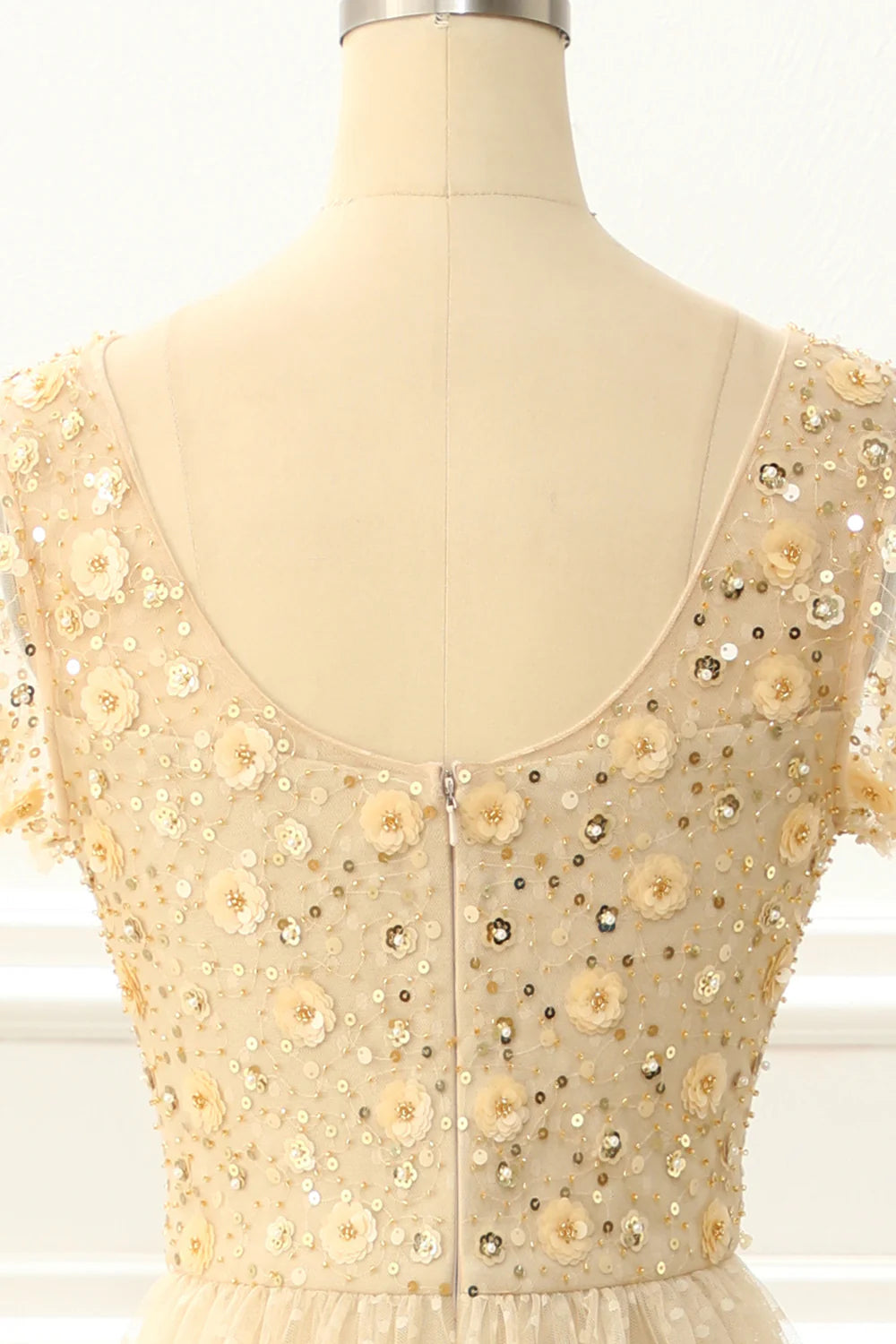 Vestido de fiesta color albaricoque de tul con lentejuelas y apliques en forma de A