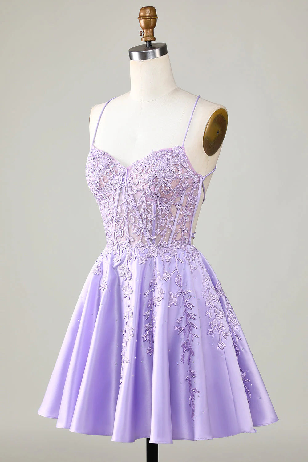 Vestido de fiesta morado corto de satén con encaje y corte en A con corsé