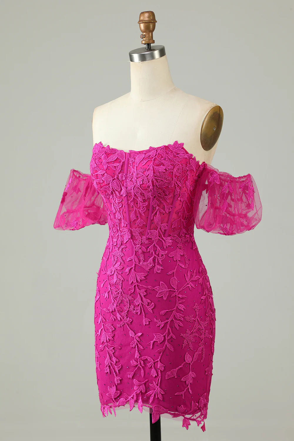 Vestido ajustado de fiesta rosa intenso con purpurina y apliques