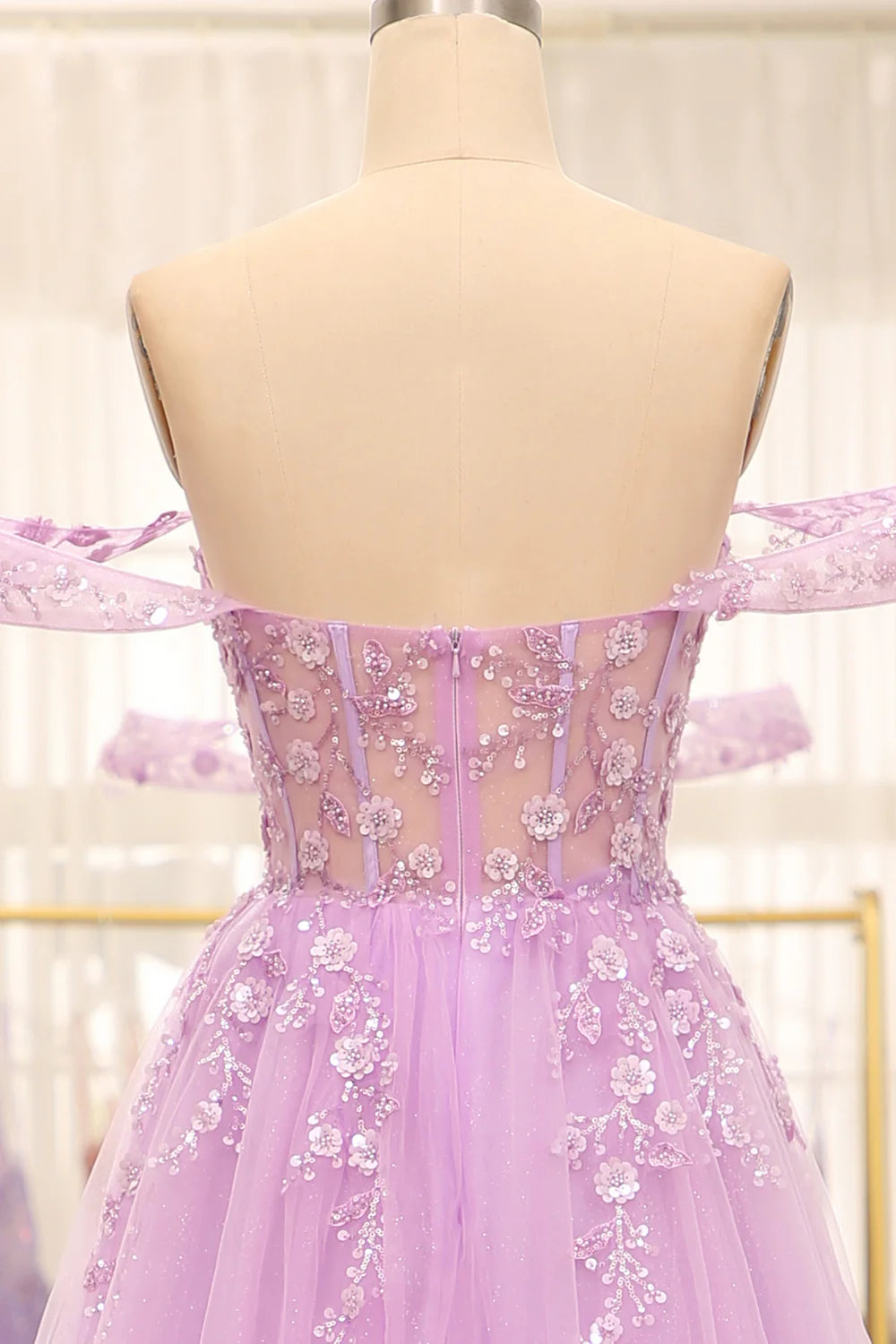 Robe de bal trapèze à épaules dénudées et corset lilas perlé